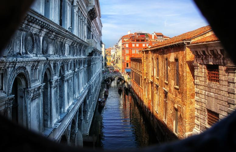 威尼斯危机解决办法，威尼斯陷入危险的原因